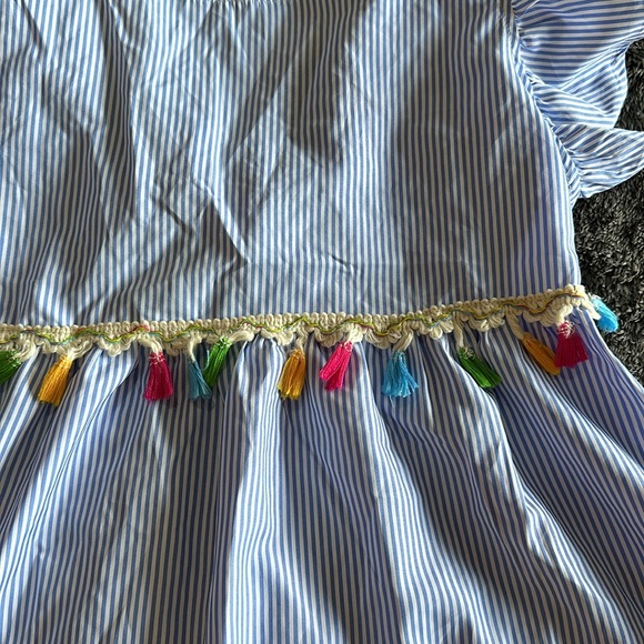 Adorable striped top with boho piping and tie back. Size L - Picture 2 of 5